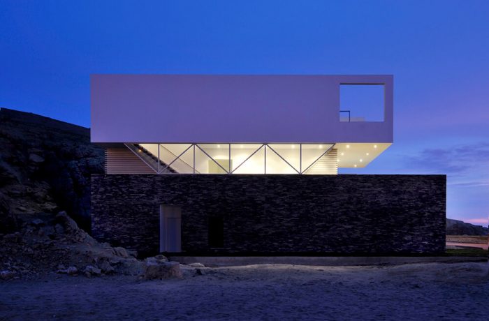 Beach House in Las Palmeras, Lima, Peru, Artadi Arquitectos